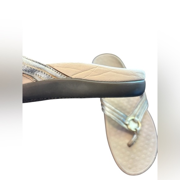 Vionic Women's Tide Aloe Toe-Post Sandals Flip Flop gold Beige size (11”) - Picture 2 of 9